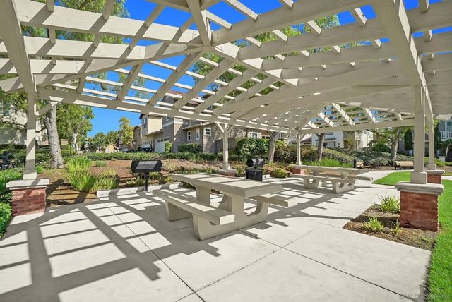 73 Westwind Dr, Tustin, CA 92782