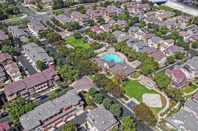 73 Westwind Dr, Tustin, CA 92782
