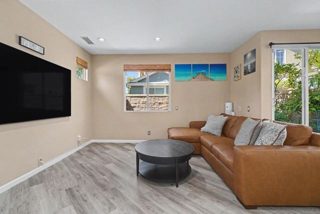 73 Westwind Dr, Tustin, CA 92782
