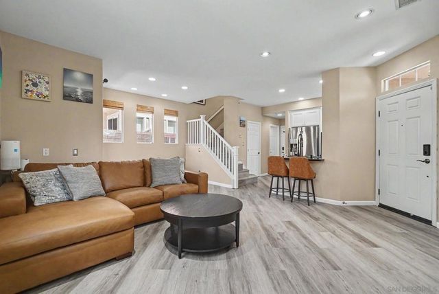 73 Westwind Dr, Tustin, CA 92782