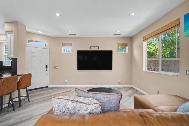 73 Westwind Dr, Tustin, CA 92782