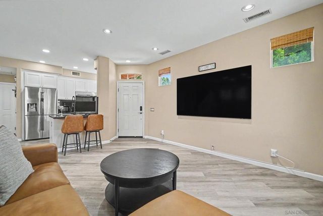 73 Westwind Dr, Tustin, CA 92782