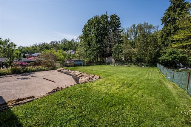 127 Dunbar Dr, Wilkins Twp, PA 15235