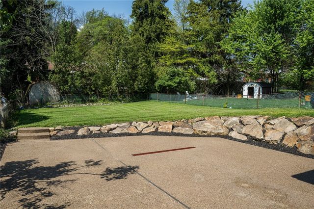 127 Dunbar Dr, Wilkins Twp, PA 15235
