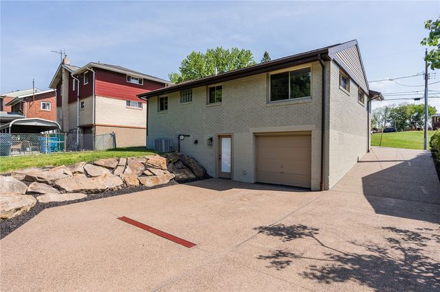 127 Dunbar Dr, Wilkins Twp, PA 15235