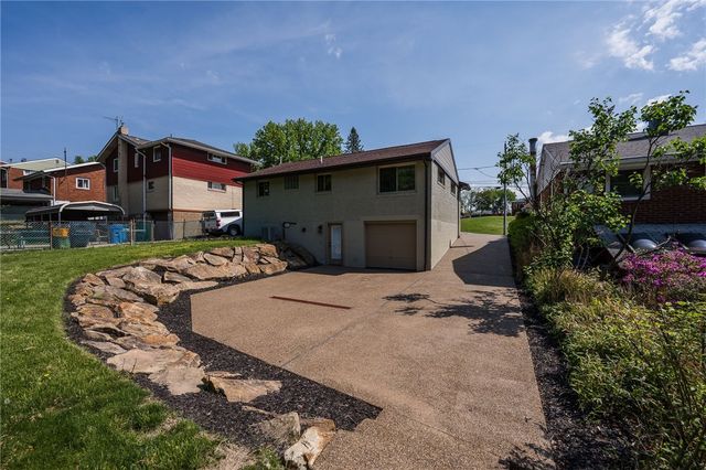 127 Dunbar Dr, Wilkins Twp, PA 15235