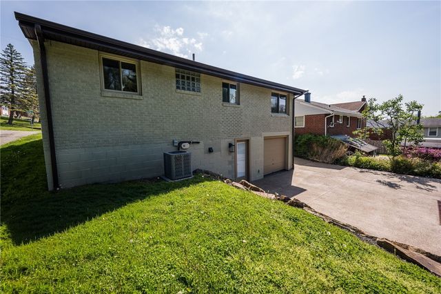 127 Dunbar Dr, Wilkins Twp, PA 15235