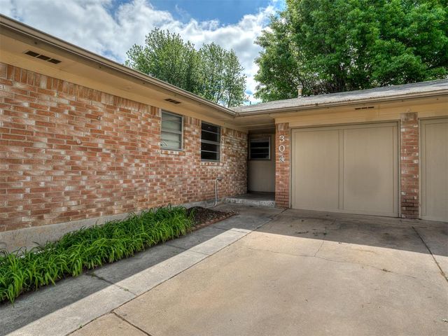 304 W Campbell Drive, Midwest City, OK 73110