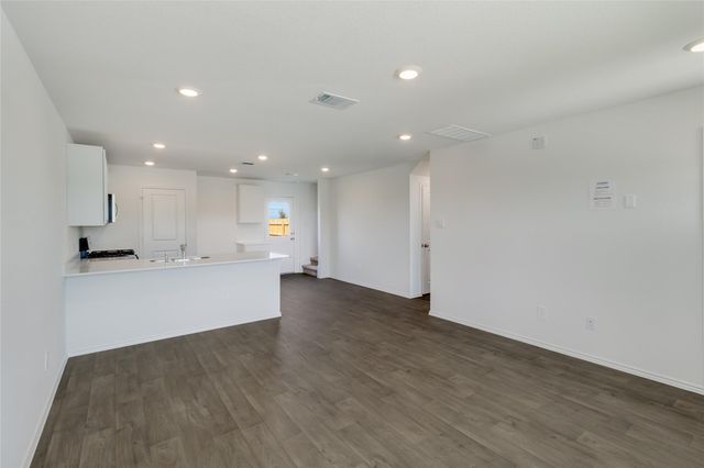 175 Safflower DR, Uhland, TX 78640
