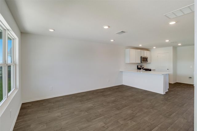 175 Safflower DR, Uhland, TX 78640