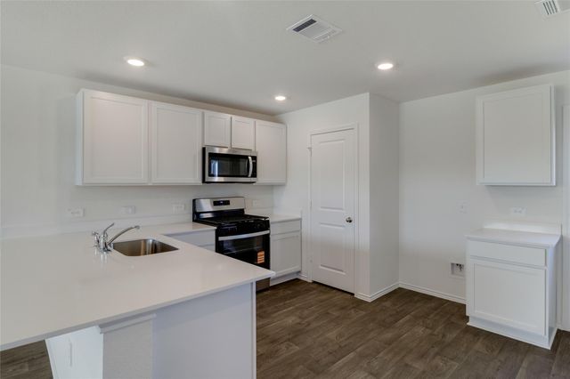175 Safflower DR, Uhland, TX 78640