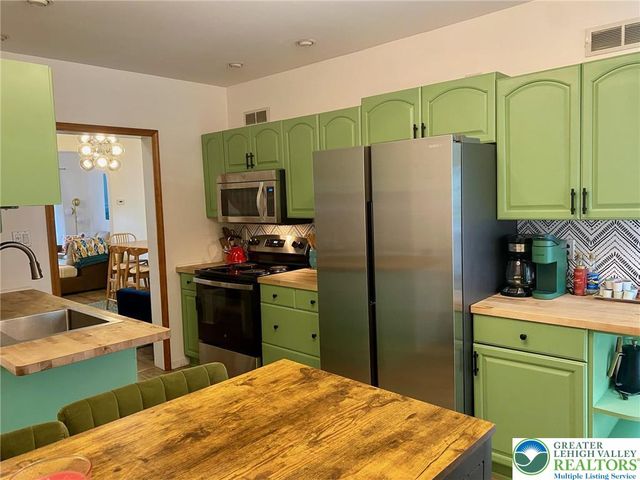 37 Evergreen Street, Nazareth Boro, PA 18064