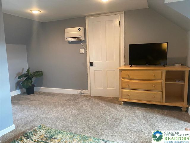 37 Evergreen Street, Nazareth Boro, PA 18064