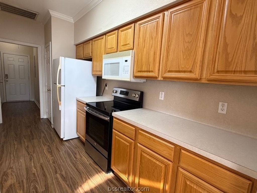 219 Fraternity, College Station, TX 77845 — photo 4