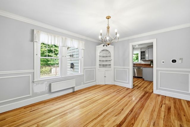 32 Lincoln Rd, Longmeadow, MA 01106