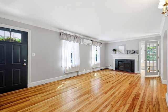 32 Lincoln Rd, Longmeadow, MA 01106
