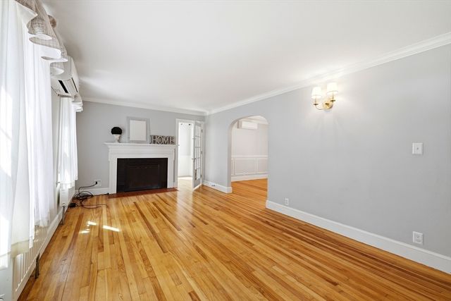 32 Lincoln Rd, Longmeadow, MA 01106