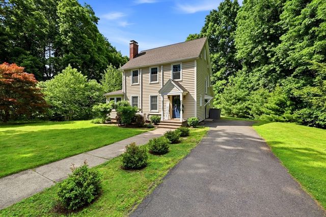 32 Lincoln Rd, Longmeadow, MA 01106