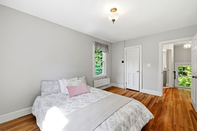 32 Lincoln Rd, Longmeadow, MA 01106