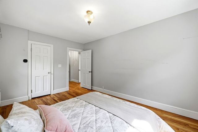 32 Lincoln Rd, Longmeadow, MA 01106