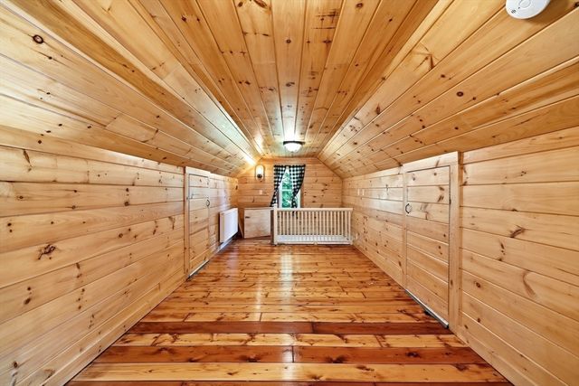 32 Lincoln Rd, Longmeadow, MA 01106