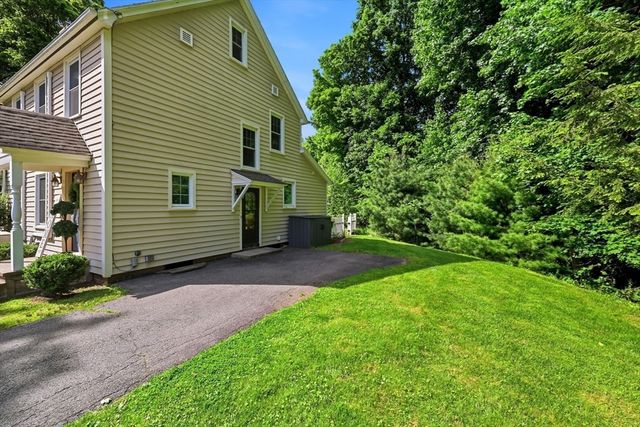 32 Lincoln Rd, Longmeadow, MA 01106