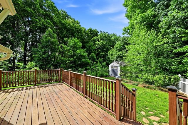 32 Lincoln Rd, Longmeadow, MA 01106
