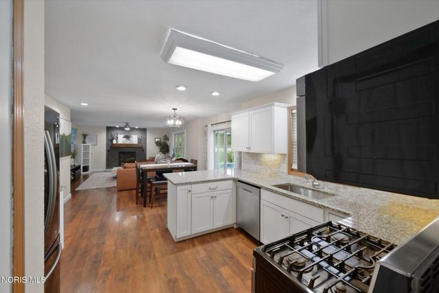 548 Fox View Court, Perrysburg, OH 43551