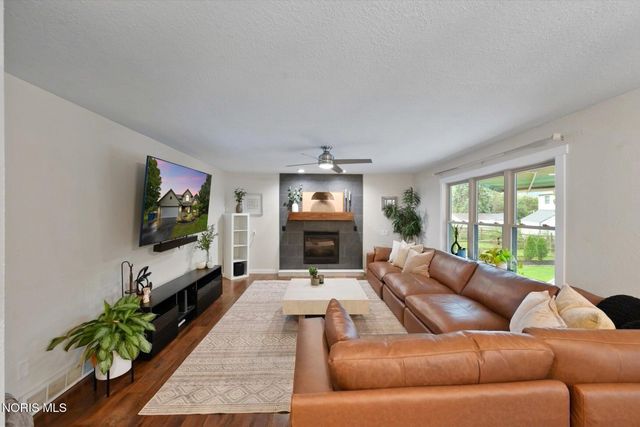 548 Fox View Court, Perrysburg, OH 43551