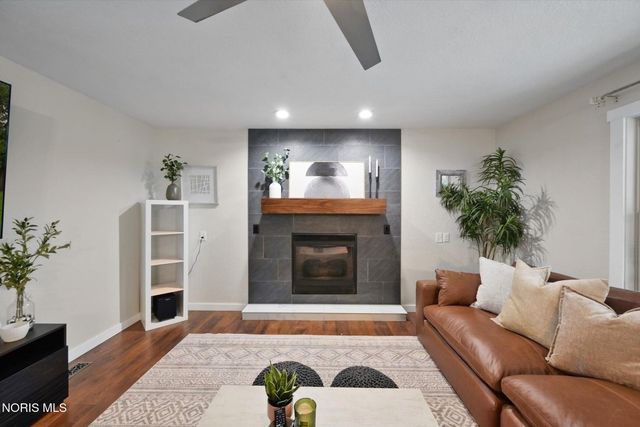 548 Fox View Court, Perrysburg, OH 43551