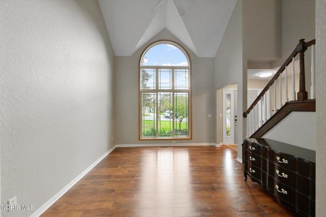 548 Fox View Court, Perrysburg, OH 43551
