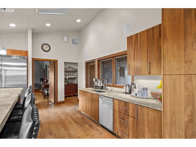 13237 KNAUS Rd, Lake Oswego, OR 97034
