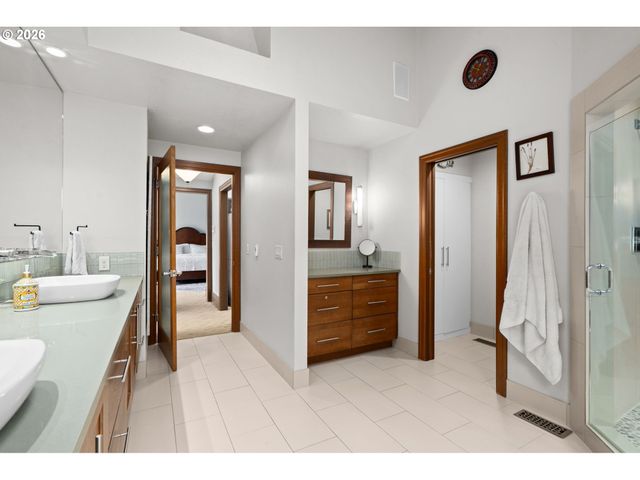 13237 KNAUS Rd, Lake Oswego, OR 97034