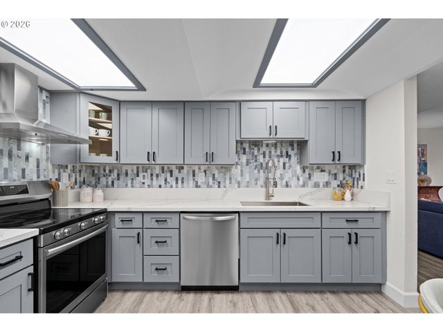 13237 KNAUS Rd, Lake Oswego, OR 97034
