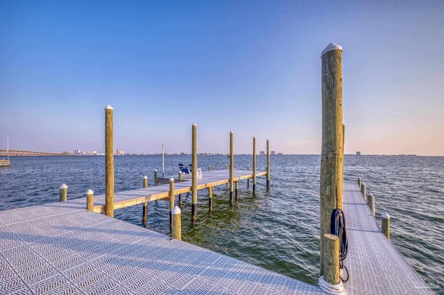 1323 Soundview Trl, Gulf Breeze, FL 32561