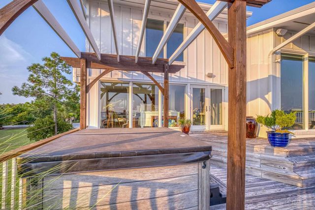 1323 Soundview Trl, Gulf Breeze, FL 32561