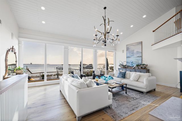 1323 Soundview Trl, Gulf Breeze, FL 32561