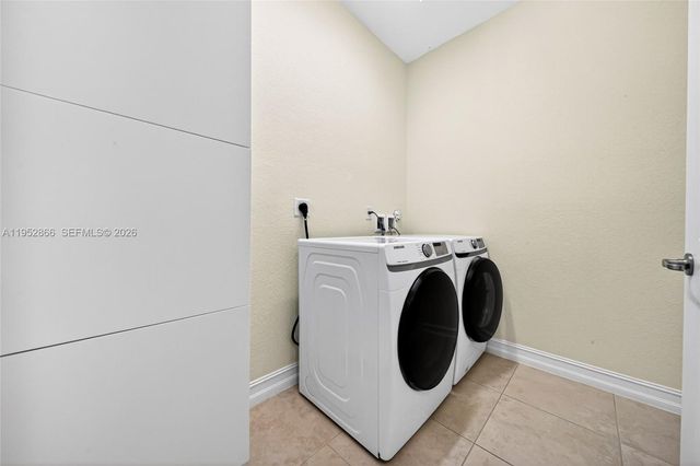 11616 SW 13th Ln, Pembroke Pines, FL 33025