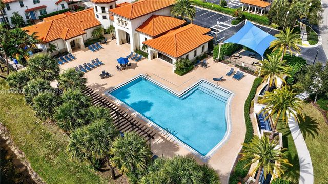 11616 SW 13th Ln, Pembroke Pines, FL 33025