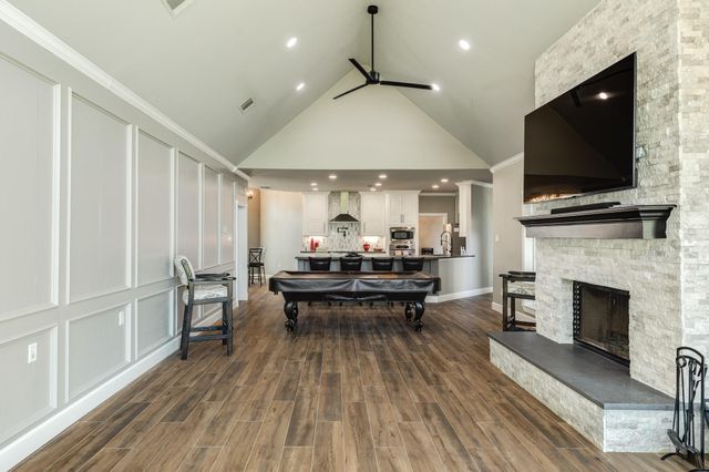 692 County Road 605, Angleton, TX 77515