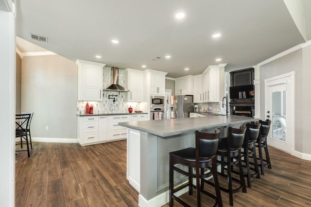 692 County Road 605, Angleton, TX 77515