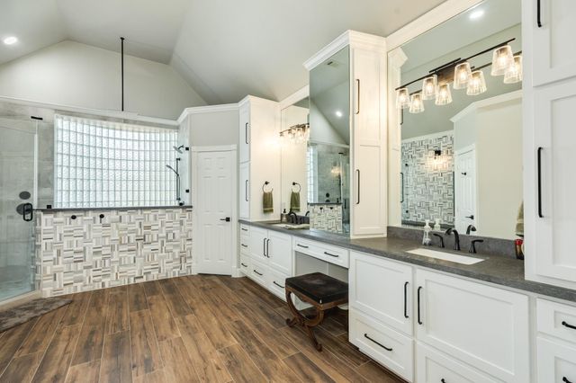 692 County Road 605, Angleton, TX 77515