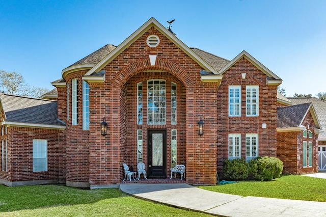 692 County Road 605, Angleton, TX 77515