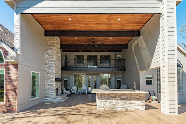 692 County Road 605, Angleton, TX 77515