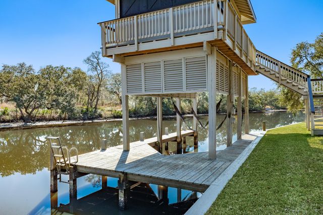 692 County Road 605, Angleton, TX 77515