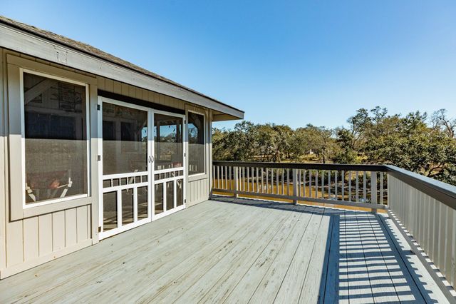 692 County Road 605, Angleton, TX 77515