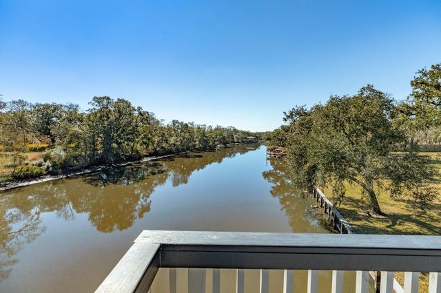 692 County Road 605, Angleton, TX 77515