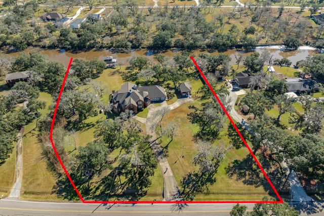 692 County Road 605, Angleton, TX 77515