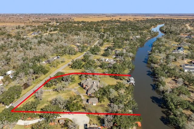 692 County Road 605, Angleton, TX 77515