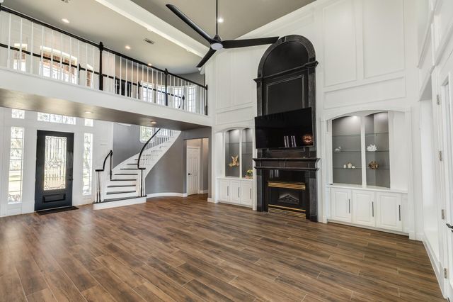 692 County Road 605, Angleton, TX 77515